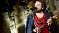 Capossela in concerto gran finale al Manzoni