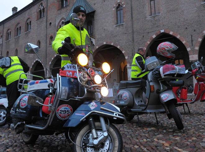 La mille km in Vespa parla mantovano 