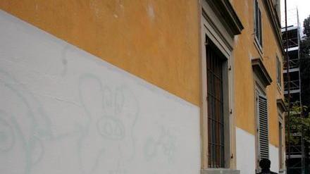 Studenti contro le scritte sui muri