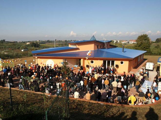 Ladri e vandali all’asilo di Mastromarco 