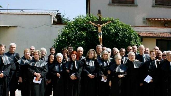 La Misericordia di Coiano accoglie nove nuovi confratelli e consorelle