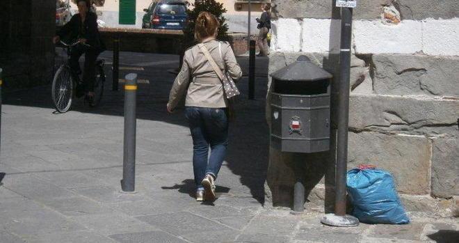 Rifiuti abbandonati, multe da 600 euro 