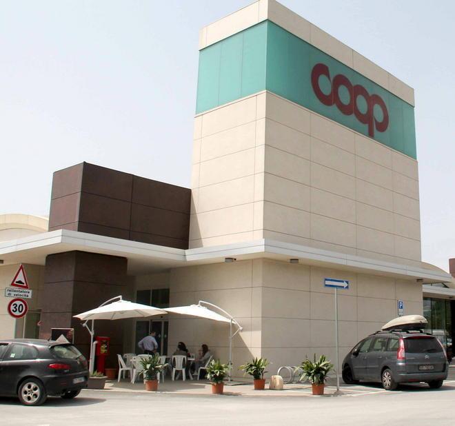 Bloccate sostituzioni e assunzioni estive alla Coop 