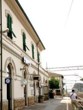 Stazione, riaperta la biglietteria 