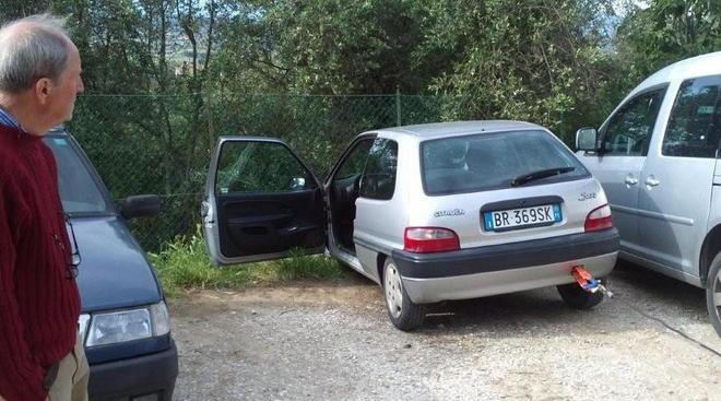 Auto rimasta in bilico, sale la protesta per Pancole
