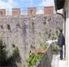Pisa, quelle passeggiate sulle mura che violano la privacy
