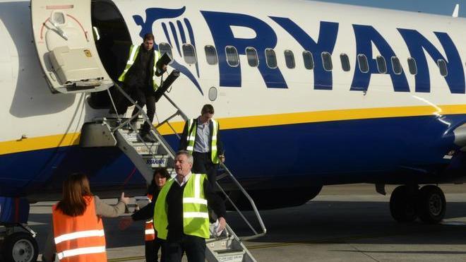 Pili: l’Ue potrebbe azzerare i voli low cost per la Sardegna 