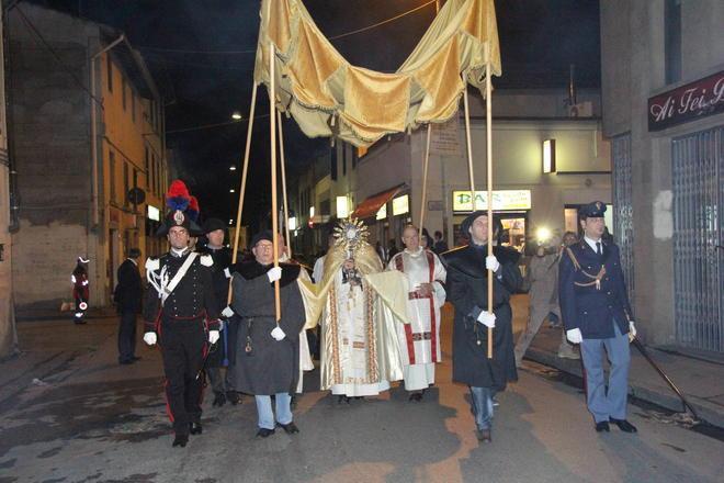 Il vescovo difende la processione del Corpus Domini a Chinatown