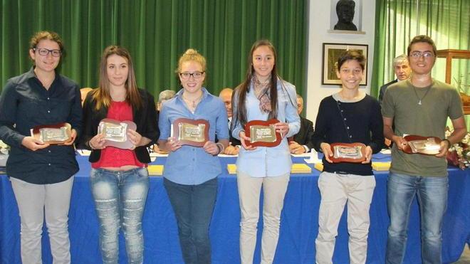 Borsa di studio agli studenti migliori