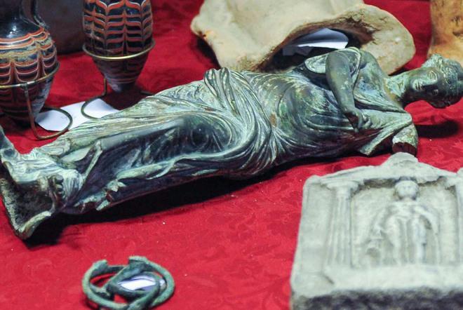 Scoperti in una villa mille reperti archeologici 