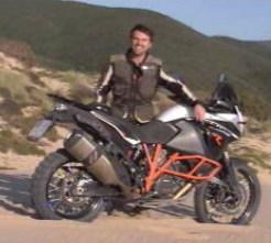 Moto a Piscinas, monta l’indignazione per le dune sfregiate 