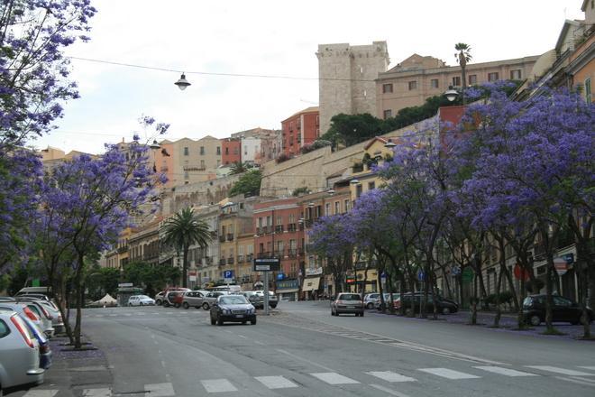 Allarme bomba in pieno centro a Cagliari 