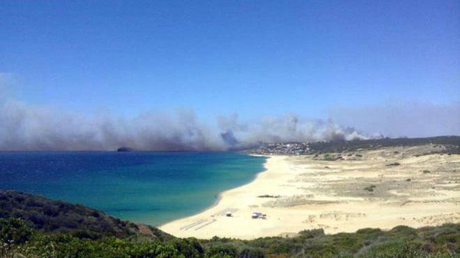 Incendi, 100 famiglie evacuate nella costa sud occidentale