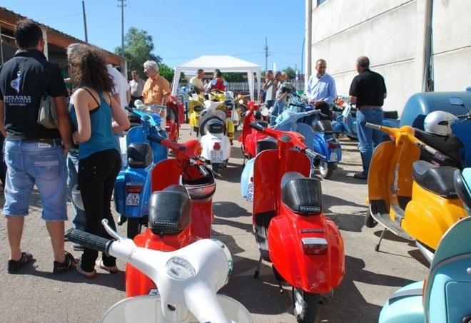 Vespa, la passione corre su due ruote 