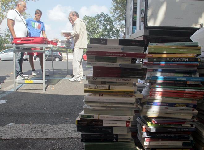 Libri scolastici usati raccolti in biblioteca 