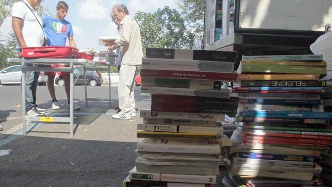 Libri scolastici usati raccolti in biblioteca
