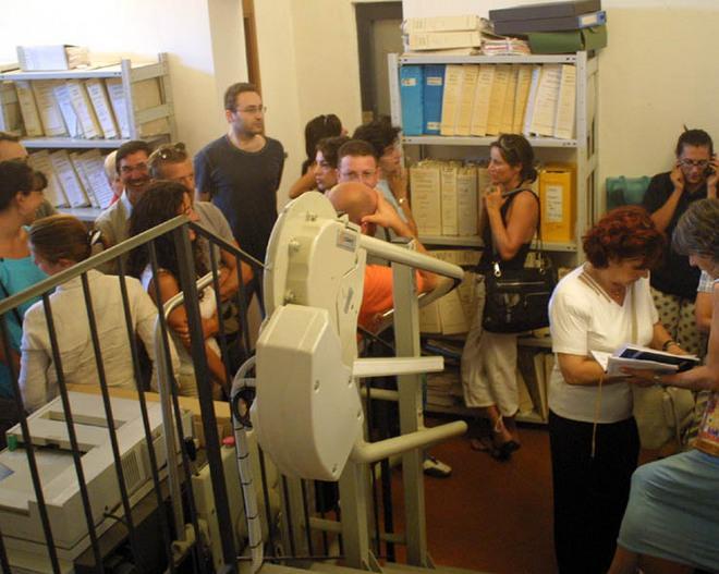 Decine di insegnanti precari in fila per la disoccupazione 