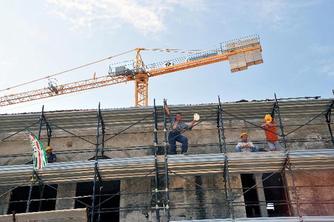 Operai senza stipendio accusano la Cooperativa Cellini 