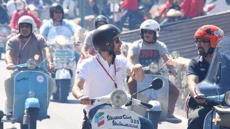Giornata di festa per gli amanti delle Vespe