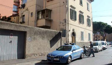 Anziana trovata morta in casa, si cerca il figlio 