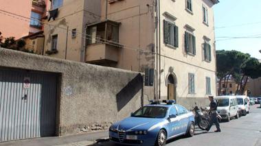 Anziana trovata morta in casa, si cerca il figlio