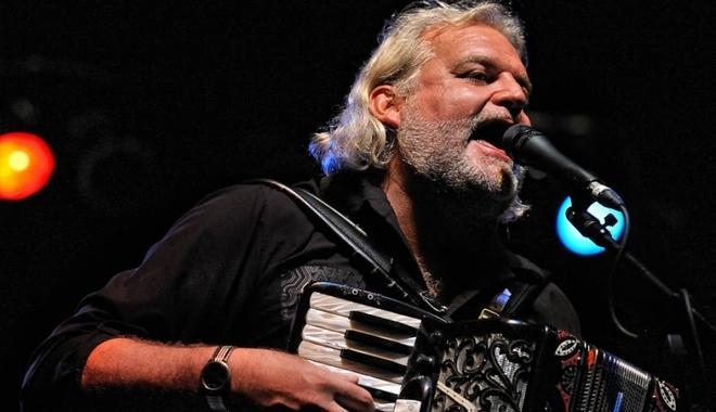 Johnny Sansone in concerto per “Onda su onda”