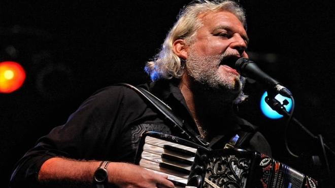 Johnny Sansone in concerto per “Onda su onda”