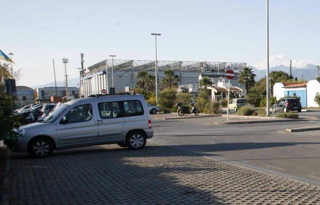 Tentano di violentarla dopo la rapina 
