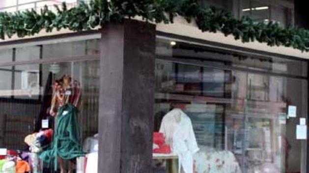 Non ci sono clienti, i negozi anticipano i saldi di fine stagione