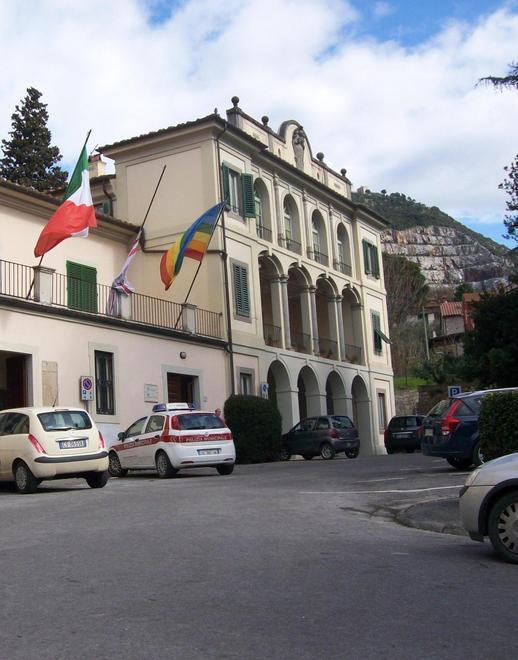 Famiglia protesta «Lucciole e clienti nell’appartamento» 