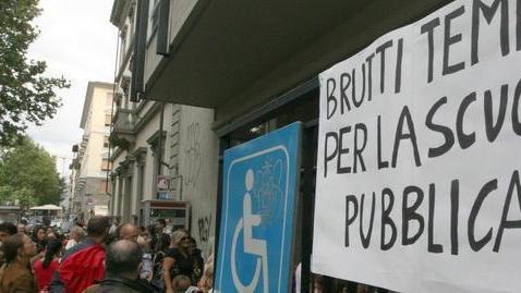 A scuola mancano i bidelli e le aperture sono a rischio