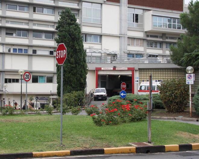Atti vandalici alle auto parcheggiate nella zona dell’ospedale 