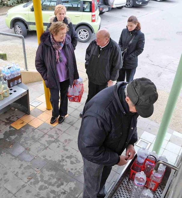 Terzo fontanello a Vignole, Catena resta a... bocca asciutta 
