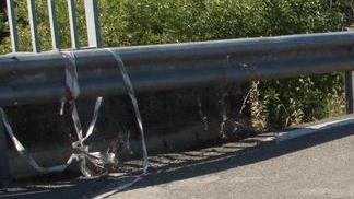 Il cavalcavia continua a cedere, chiamati i pompieri