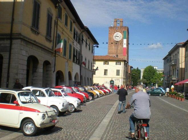 In bisarca vanno al raduno delle 500 