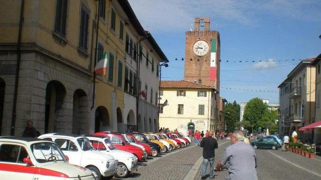 In bisarca vanno al raduno delle 500