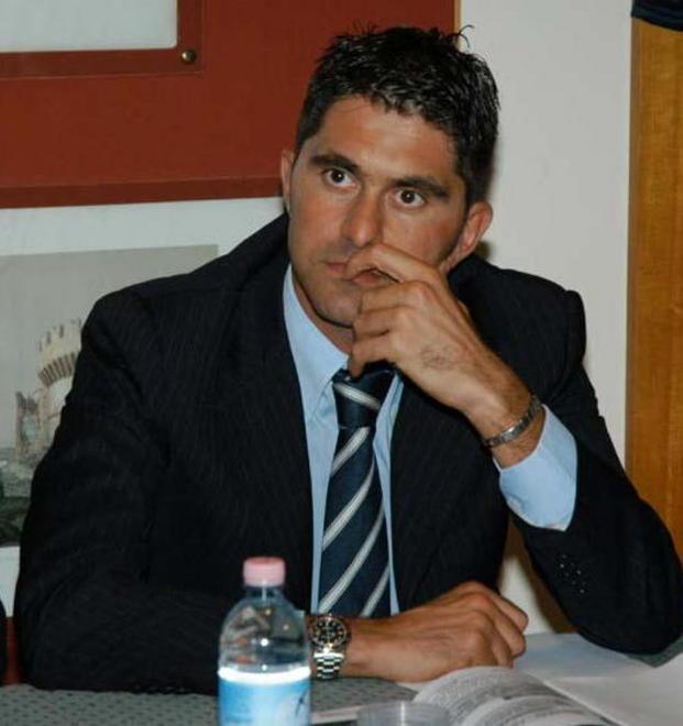 Max Velotto è fuori dopo 210 gare dirette 