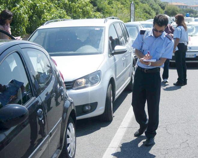 «Sosta sul lungomare a pagamento in estate» 