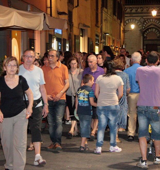 Sconti, arte e musica Guida al primo giovedì sotto le stelle 