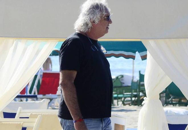 Lavoro sulla spiaggia del Twiga per Flavio Briatore 