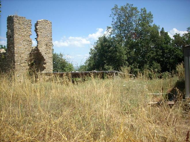 Puliscono la Torricella al posto del Comune 