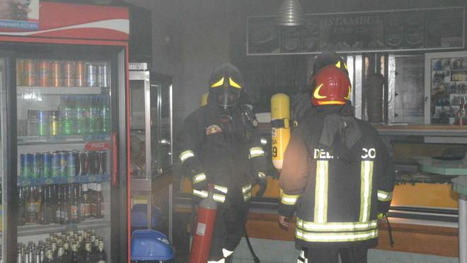 Incendio di una friggitrice causa danni al Kebab