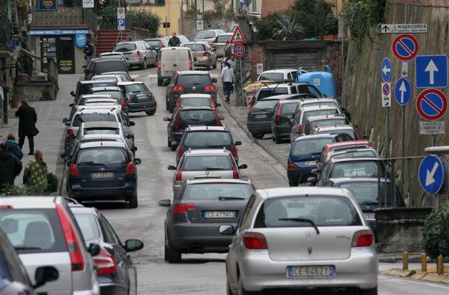 Protesta di Confesercenti contro l’asfaltatura di via Cancellieri 