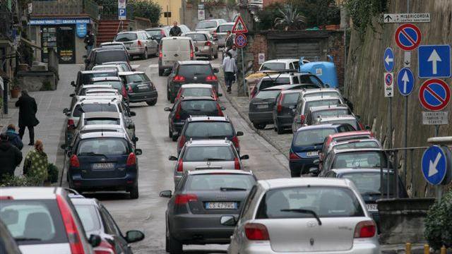 Protesta di Confesercenti contro l’asfaltatura di via Cancellieri