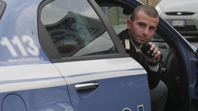 Armati di trincetto rapinano la banca