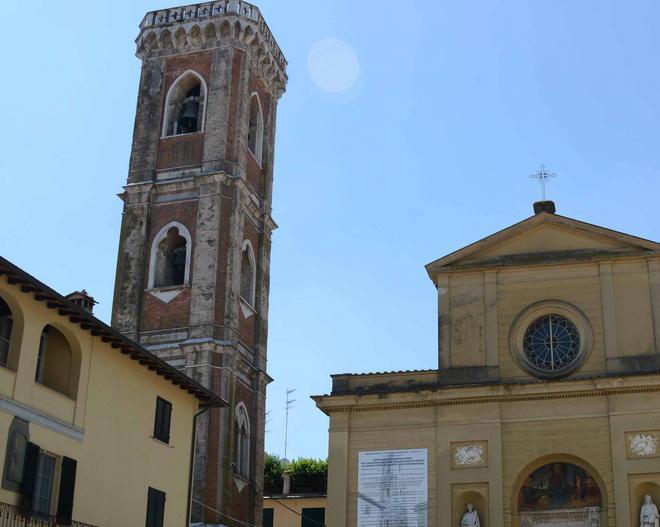 Il campanile pende sempre di più, sospesi i lavori 