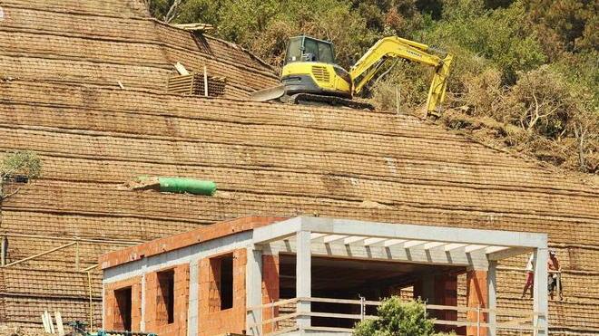 Ecomostro con vista, stop alle ruspe