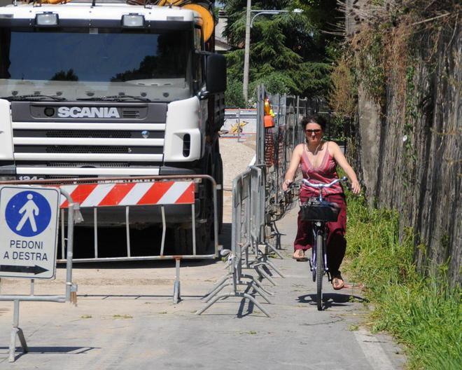Lavori al rallentatore per le fogne i commercianti sono ko 