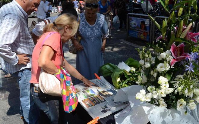 Il mazzo di fiori sul banco al mercato