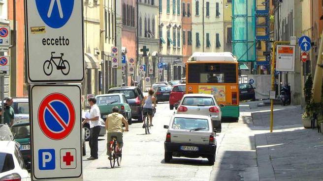 Auto a 30 all’ora in via Pacini, l’idea di Confesercenti